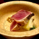 多仁本 - 鰹の藁焼きと黄韮　旨い鰹でした