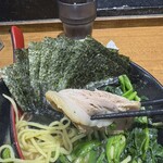 麺家 黒 - シッカリ食感のチャーシューが１枚