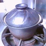 まつのやま - 実家でとれた魚沼産コシヒカリを土鍋で炊いてます。