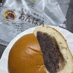 Dotoru Kohi Shoppu - あんパン290円。直径10㌢。酒粕入りで酒粕の風味強くて美味しい生地。粒あんぎっしり！
