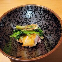 焼鳥 まこ - 鶏もも肉の炙り、秋田の芹