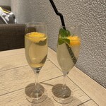 ハタケカフェ - ウェルカムドリンク　みかんのスパークリングとスカッシュ