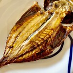 カネヒデ小林商店 - 巨大鯵の干物はガスレンジで1枚しか焼けない