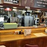 焼肉 中華 和食 のがみ苑 - カウンター席でトマトラーメン完食　旨し！カウンター　テーブル　床　壁　天井　ご覧どうり　特に厨房が綺麗なの気持ちいい、　　　料理が旨く感じるね、何処か店に見習ってもらいたいですね。