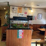 焼肉 中華 和食 のがみ苑 - 苔一つ無い綺麗な金魚水槽　マスターの性格が分かる、丁寧な綺麗好きな人は絶対旨い料理作る店内を見れてば分かる、素晴らしい　明るく　綺麗な店内は気持ちいい、どんな仕事でも清潔丁寧が基本だね。❗️