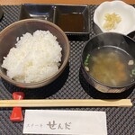 Suteki Senda - ランチのご飯とスープ