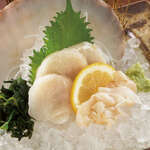 Various types of live scallop sashimi/live turban shell sashimi