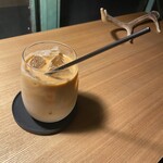 Question Coffee Stand - 娘撮影…アイスカフェラテ¥500