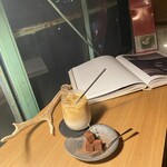 Question Coffee Stand - むむっ、なかなかのアングルではないですかね？！