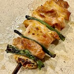 焼鳥 せきね - 九条葱を挟んだかながわ鶏の脛肉　ウルトラ美味い