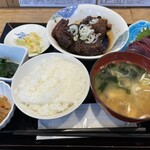 鶴亀食堂 - メカジキのカマ煮定食withお刺身@1,100円  メカジキのカマは食べるとこが沢山で食べ応え満点！それが甘めに炊かれていてもうたまらん！本日のお刺身はブリ。コイツも脂がのって美味い！米が美味い！