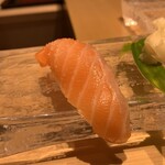 Sushi Takeuchi - 生サーモン　酢橘と塩で