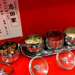 横浜家系ラーメン 志田家 - 卓上味変調味料１