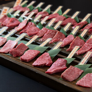 All luxurious dishes made with Hida beef! We are proud of our meat platter and offal hot pot.