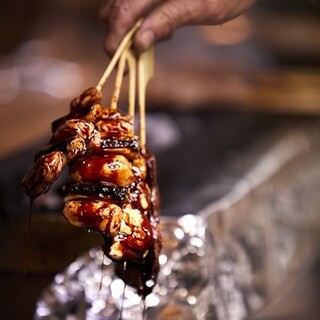 Enjoy authentic charcoal-Yakitori (grilled chicken skewers) with overwhelming cost performance