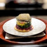 よし町 - ビジュアルめっちゃ良くてテンション上がる〜！！トンブリの食感プチプチして好き！菊って意外と食感とか気持ちいい質感よね。墓場に飾ってる場合じゃねえ。