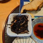お料理ひろせ - たっぷりと提供される"ひじきの煮物"は見事な一品料理です。