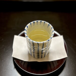 よし町 - 最初に出てきた蕪のあったかい飲み物めちゃくちゃ美味しかった！余計なもの加えないで作ってるみたいだけど、それなのにこんなに美味しいのすごい。