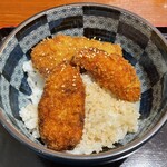 ギンザ うおぬま - タレカツ丼　ごはんが見えすぎるほどにカツが小さい