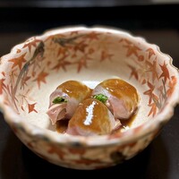 よし町 - カワハギの刺身の中に肝入ってた！素敵な構成。