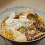 鳥つね自然洞 - 特上もつ親子丼１９００円