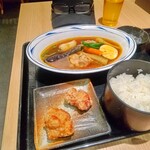 Taishuusakabahokkaidounagamaregaiemmae - お味はスパイスと出汁が弱めな,なんちゃってスープカレーという感じ…