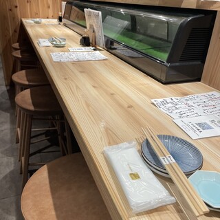 Counter seats x 6 seats. Would you like to enjoy some delicious food? Individuals are also welcome!