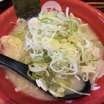 百歩ラーメン - 早く食べたくてデフォ写真撮る前にネギ乗せちゃいました