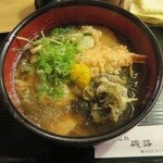 Sobadokoro Isoji - 特製磯路そば（800円）天ぷら・あげ・こぶ・玉子入り