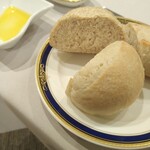オーベルジュ サウステラス - 自家製がパンもモチモチして美味しい〜❤エシレバターと薫り豊かなオリーブオイルをつけて頂きます〜