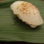 幸鮨 - 真鯛に香ばしい煎りゴマ〜❤