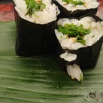 幸鮨 - 梅ジソの海苔巻き〜私達の乗るタクシーがお迎えに来て、板長さんを慌てさせてしまいましたね…海苔巻きに慌てた様子が〜(笑)