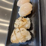 大興寿司 - 炙りホタテと生ホタテ