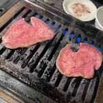 Yakiniku Horumon Sakaba Toroniku - 