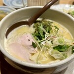 丸鶏料理と濃厚水炊き鍋 鳥肌 - 濃厚鶏白湯ラーメン