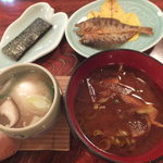 秋神温泉旅館 - （朝食）海苔、魚、あんかけ卵、赤ダシ味噌汁