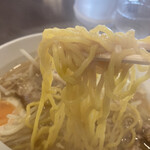 北海道ラーメン さつほろ - 麺は西山製麺所製の黄色の麺