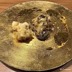 千陽 - 鮑と真鱈の白子の揚物を鮑の肝ソースとともに