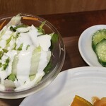 キッチン ブルー グローブ - サラダ、お新香のアップ