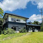 ラ・カーサ・ディ・テツオ オオタ - 隣のMADRE