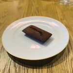 ラ・カーサ・ディ・テツオ オオタ - フィナンシェ