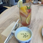 FIKA CAFE Lagom - フルーツモクテルとスープ