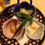 青森漁師直送 浜まち - 前菜　3種ともおいしかった。牡蠣が特に美味しかった。