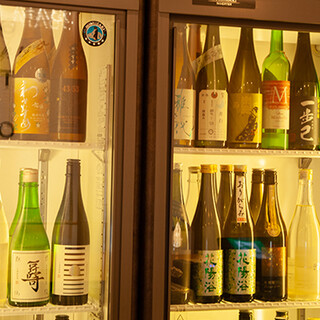 备有丰富的种类，令喜欢日本酒的人也十分欣喜。也欢迎初学者