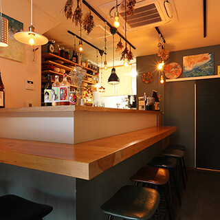 This is a cafe! ? Enjoy a relaxing moment in a warm hideaway space