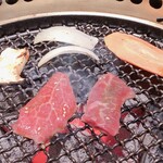 炭火焼肉 朱苑 - いざ、焼くよ！