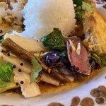 Indian canteen AMI - ノンベジプレート（「チキンカレー」と「さつま芋のコザンブ」）