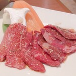 炭火焼肉 朱苑 新座店 - 和牛ロース＆牛ハラミ