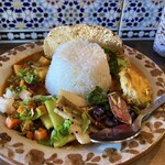 Indian canteen AMI - ノンベジプレート（「チキンカレー」と「さつま芋のコザンブ」）