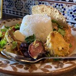 Indian canteen AMI - ノンベジプレート（「チキンカレー」と「さつま芋のコザンブ」）